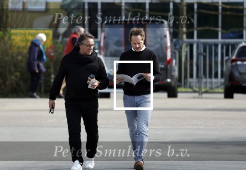 Hoogwoud 29 maart 2024
Marco Borsato en een vriend bij tuincentrum de Boet . Marco ging daar naartoe in zijn porsche Taycan.