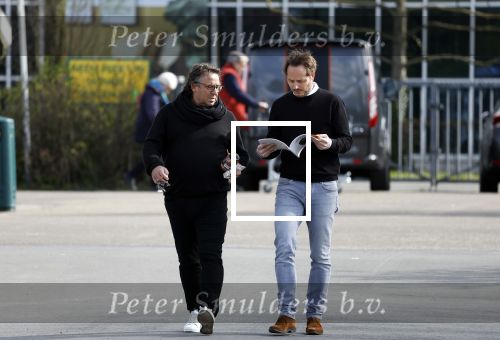 Hoogwoud 29 maart 2024
Marco Borsato en een vriend bij tuincentrum de Boet . Marco ging daar naartoe in zijn porsche Taycan.