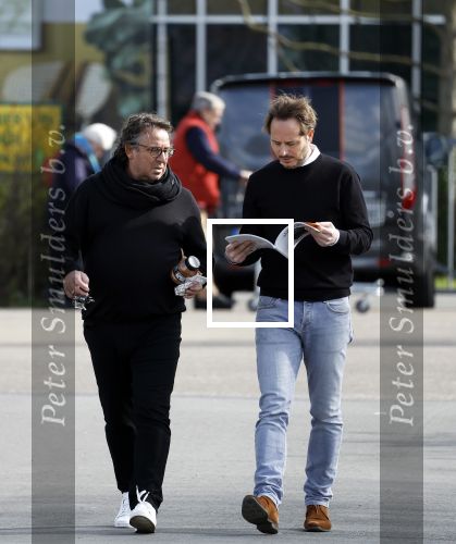Hoogwoud 29 maart 2024
Marco Borsato en een vriend bij tuincentrum de Boet . Marco ging daar naartoe in zijn porsche Taycan.