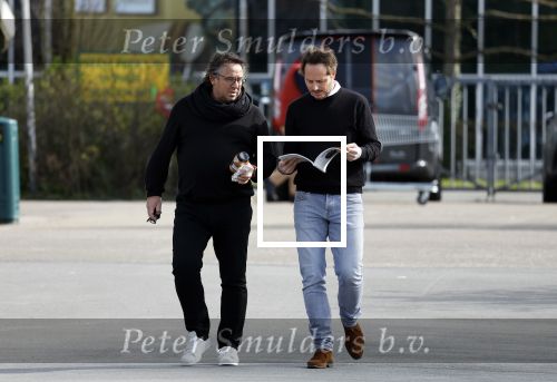 Hoogwoud 29 maart 2024
Marco Borsato en een vriend bij tuincentrum de Boet . Marco ging daar naartoe in zijn porsche Taycan.