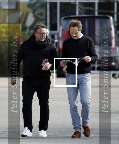 Hoogwoud 29 maart 2024
Marco Borsato en een vriend bij tuincentrum de Boet . Marco ging daar naartoe in zijn porsche Taycan.