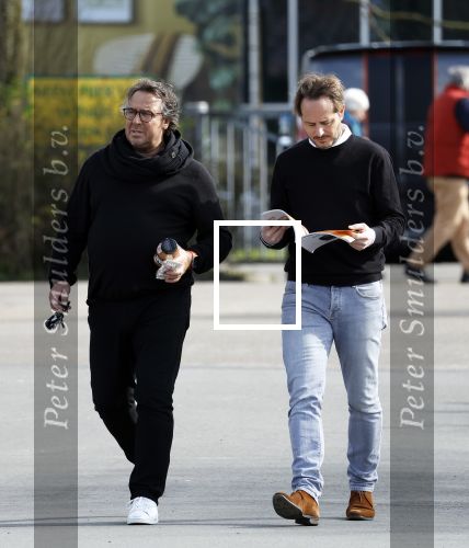 Hoogwoud 29 maart 2024
Marco Borsato en een vriend bij tuincentrum de Boet . Marco ging daar naartoe in zijn porsche Taycan.
