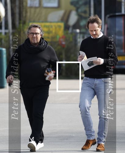 Hoogwoud 29 maart 2024
Marco Borsato en een vriend bij tuincentrum de Boet . Marco ging daar naartoe in zijn porsche Taycan.