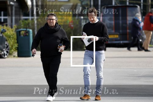 Hoogwoud 29 maart 2024
Marco Borsato en een vriend bij tuincentrum de Boet . Marco ging daar naartoe in zijn porsche Taycan.