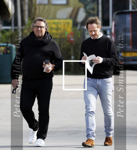 Hoogwoud 29 maart 2024
Marco Borsato en een vriend bij tuincentrum de Boet . Marco ging daar naartoe in zijn porsche Taycan.