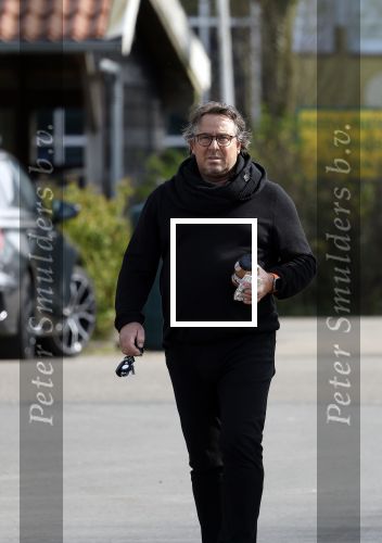 Hoogwoud 29 maart 2024
Marco Borsato en een vriend bij tuincentrum de Boet . Marco ging daar naartoe in zijn porsche Taycan.