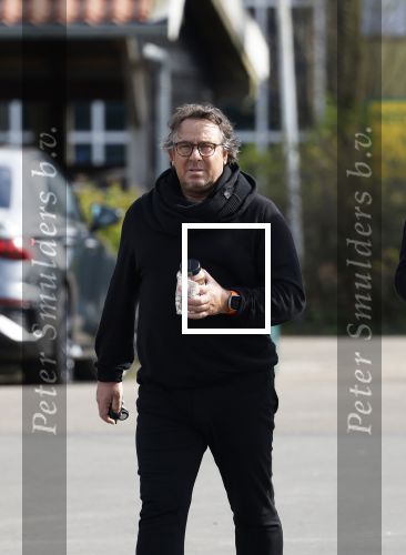 Hoogwoud 29 maart 2024
Marco Borsato en een vriend bij tuincentrum de Boet . Marco ging daar naartoe in zijn porsche Taycan.