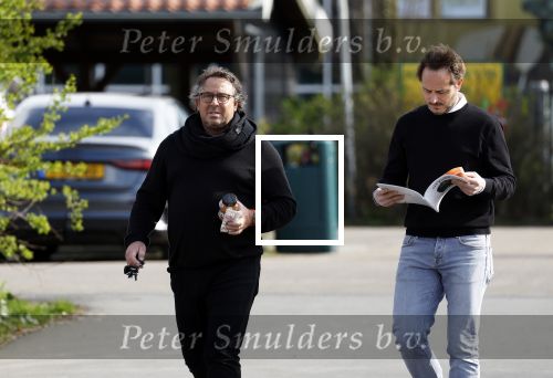 Hoogwoud 29 maart 2024
Marco Borsato en een vriend bij tuincentrum de Boet . Marco ging daar naartoe in zijn porsche Taycan.