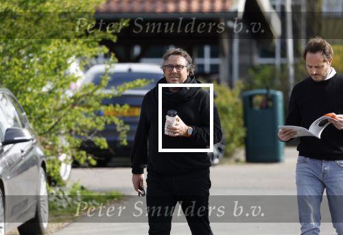 Hoogwoud 29 maart 2024
Marco Borsato en een vriend bij tuincentrum de Boet . Marco ging daar naartoe in zijn porsche Taycan.