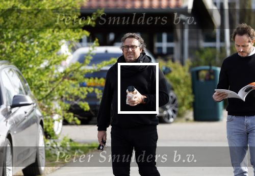 Hoogwoud 29 maart 2024
Marco Borsato en een vriend bij tuincentrum de Boet . Marco ging daar naartoe in zijn porsche Taycan.