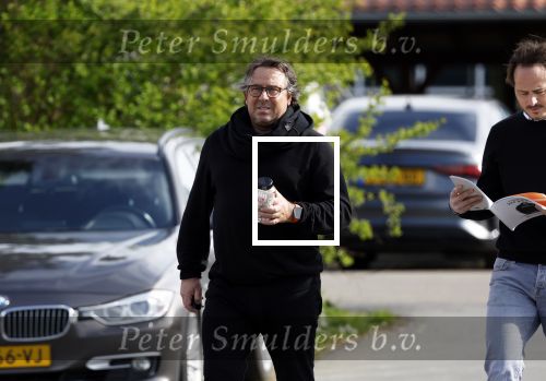 Hoogwoud 29 maart 2024
Marco Borsato en een vriend bij tuincentrum de Boet . Marco ging daar naartoe in zijn porsche Taycan.