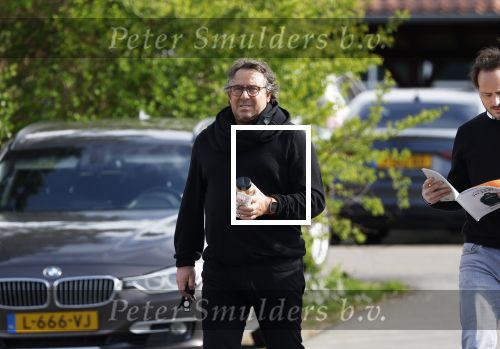Hoogwoud 29 maart 2024
Marco Borsato en een vriend bij tuincentrum de Boet . Marco ging daar naartoe in zijn porsche Taycan.