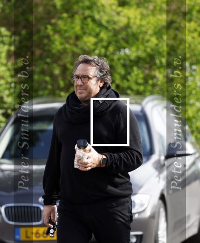 Hoogwoud 29 maart 2024
Marco Borsato en een vriend bij tuincentrum de Boet . Marco ging daar naartoe in zijn porsche Taycan.
