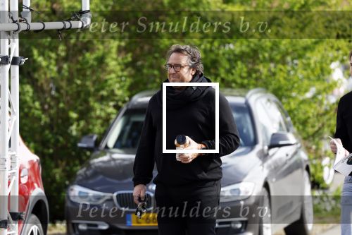 Hoogwoud 29 maart 2024
Marco Borsato en een vriend bij tuincentrum de Boet . Marco ging daar naartoe in zijn porsche Taycan.