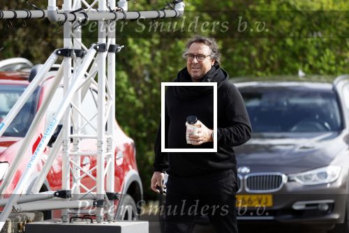Hoogwoud 29 maart 2024
Marco Borsato en een vriend bij tuincentrum de Boet . Marco ging daar naartoe in zijn porsche Taycan.