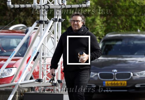 Hoogwoud 29 maart 2024
Marco Borsato en een vriend bij tuincentrum de Boet . Marco ging daar naartoe in zijn porsche Taycan.