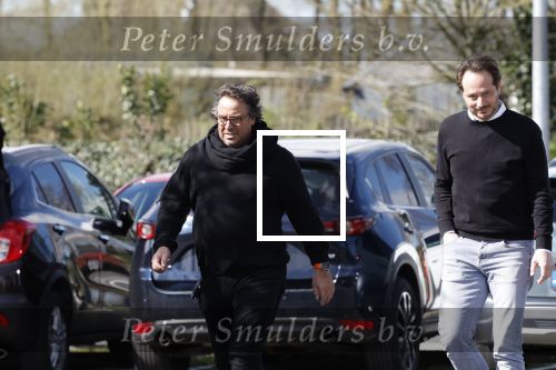 Hoogwoud 29 maart 2024
Marco Borsato en een vriend bij tuincentrum de Boet . Marco ging daar naartoe in zijn porsche Taycan.