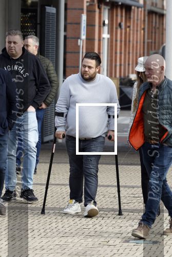 Den Bosch 19 maart 2024
Rechtszaak Peter Gillis tegen de FIOD in de rechtbank van Den Bosch .
Ook aanwezig zijn vriendin Wendy v Hout en zijn kinderen Mark Gillis en Ruud Gillis . Mark Gillis op krukken