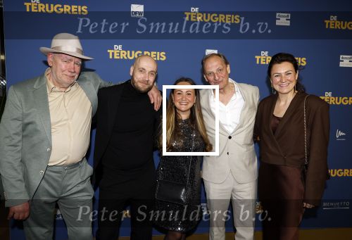 Rotterdam 13 maart 2024
Premiere de terugreis met oa Martin v Waardenberg en Leny Breederveld. Martin van Waardenberg met partner Ciska, dochter Floortje van Waardenberg en haar partner