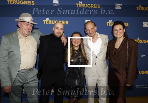 Rotterdam 13 maart 2024
Premiere de terugreis met oa Martin v Waardenberg en Leny Breederveld. Martin van Waardenberg met partner Ciska, dochter Floortje van Waardenberg en haar partner