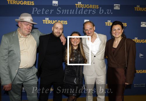 Rotterdam 13 maart 2024
Premiere de terugreis met oa Martin v Waardenberg en Leny Breederveld. Martin van Waardenberg met partner Ciska, dochter Floortje van Waardenberg en haar partner