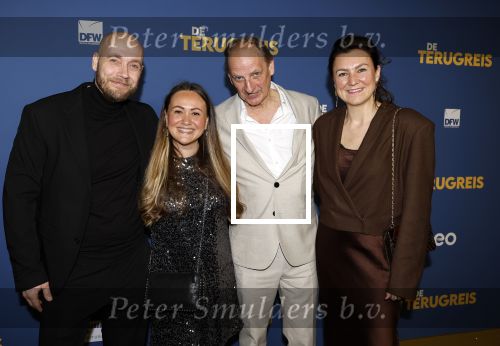 Rotterdam 13 maart 2024
Premiere de terugreis met oa Martin v Waardenberg en Leny Breederveld. Martin van Waardenberg met partner Ciska, dochter Floortje van Waardenberg en haar partner