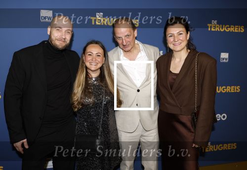 Rotterdam 13 maart 2024
Premiere de terugreis met oa Martin v Waardenberg en Leny Breederveld. Martin van Waardenberg met partner Ciska, dochter Floortje van Waardenberg en haar partner