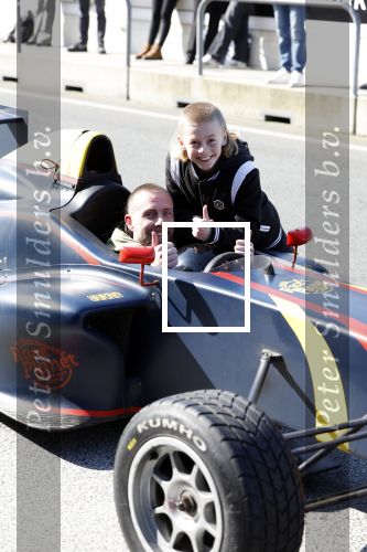 Zandvoort 8 maart 2024
Opnames beat the Pro met oa Glenn Helder Thomas Berge Andre Dongelmans Billy Dans Lavezzi Rutjes Nathan Rutjes en Dj Lafuente ( Job Smeltzer) . Bjorn Remmerswaal is de presentator . De opnames vinden plaats op het circuit Zandvoort.