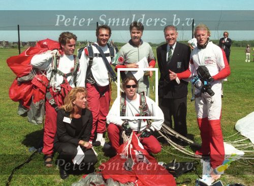 De Cocksdorp Texel, 13 Juni 1997
Opening van de eerste 9 hole Golfbaan de Texelse door Guus Hiddink die met een parachute naar beneden kwam en de opening verrichte
