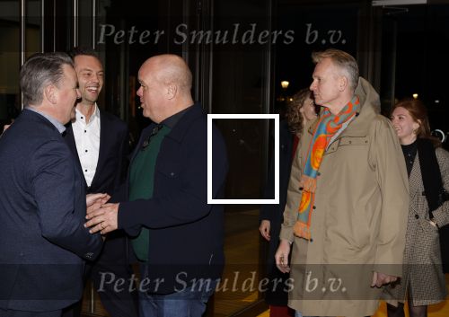 Den Bosch 23 maart 2024
Premiere ver van je bed in theater de Parade. Paul de Leeuw met partner Stefan