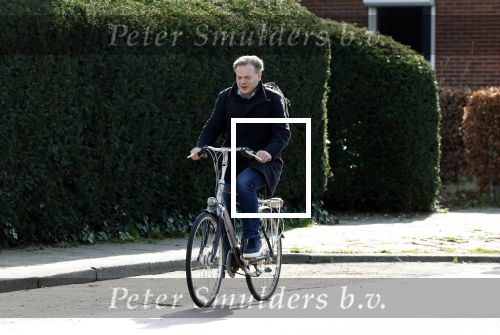 Enschede 2 maart 2024
Pieter Omtzigt vertrekt op de fiets vanaf zijn huis naar voetbalclub Emos.