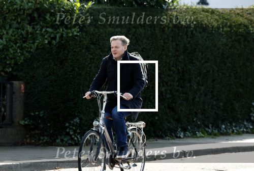 Enschede 2 maart 2024
Pieter Omtzigt vertrekt op de fiets vanaf zijn huis naar voetbalclub Emos.