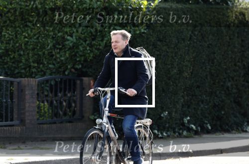 Enschede 2 maart 2024
Pieter Omtzigt vertrekt op de fiets vanaf zijn huis naar voetbalclub Emos.