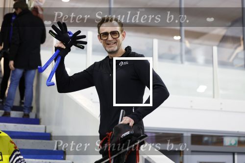 Heerenveen 24 maaart 2024
De hollandse 100 wordt dit jaar gereden in Thyalf . Aanwezig oa Prins Bernhard Prinses Annette Samuel v Vollenhoven Benjamin v Vollenhoven Prinses Margriet Mr Pieter v Vollenhoven Prins Maurits Lucas v Vollenhoven en  Prins Pieter Christiaan . Verder aanwezig Simon Keizer Bas Muijs (en vrouw) Marianne Timmer Benjamin Aslan Joy Beune Eduard Schaepman met zijn zoon en Rob Kamphues met vriendin.