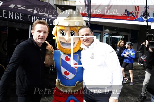 Heerenveen 24 maaart 2024
De hollandse 100 wordt dit jaar gereden in Thyalf . Aanwezig oa Prins Bernhard Prinses Annette Samuel v Vollenhoven Benjamin v Vollenhoven Prinses Margriet Mr Pieter v Vollenhoven Prins Maurits Lucas v Vollenhoven en  Prins Pieter Christiaan . Verder aanwezig Simon Keizer Bas Muijs (en vrouw) Marianne Timmer Benjamin Aslan Joy Beune Eduard Schaepman met zijn zoon en Rob Kamphues met vriendin.