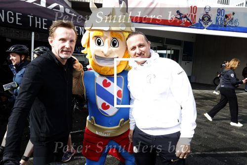Heerenveen 24 maaart 2024
De hollandse 100 wordt dit jaar gereden in Thyalf . Aanwezig oa Prins Bernhard Prinses Annette Samuel v Vollenhoven Benjamin v Vollenhoven Prinses Margriet Mr Pieter v Vollenhoven Prins Maurits Lucas v Vollenhoven en  Prins Pieter Christiaan . Verder aanwezig Simon Keizer Bas Muijs (en vrouw) Marianne Timmer Benjamin Aslan Joy Beune Eduard Schaepman met zijn zoon en Rob Kamphues met vriendin.