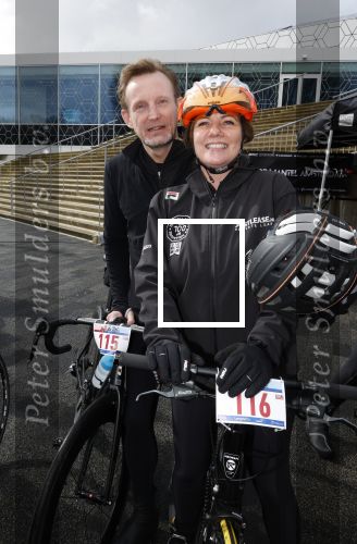 Heerenveen 24 maaart 2024
De hollandse 100 wordt dit jaar gereden in Thyalf . Aanwezig oa Prins Bernhard Prinses Annette Samuel v Vollenhoven Benjamin v Vollenhoven Prinses Margriet Mr Pieter v Vollenhoven Prins Maurits Lucas v Vollenhoven en  Prins Pieter Christiaan . Verder aanwezig Simon Keizer Bas Muijs (en vrouw) Marianne Timmer Benjamin Aslan Joy Beune Eduard Schaepman met zijn zoon en Rob Kamphues met vriendin.