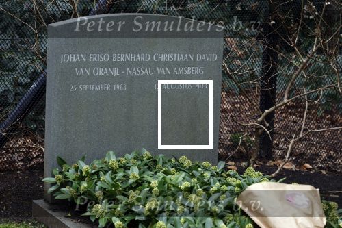 Lage Vuursche 6 maart 2024
Het graf van Prins Friso ligt er netjes bij . Er heeft iemand een bosje bloemen op gelegd.