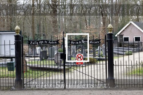Lage Vuursche 6 maart 2024
Het graf van Prins Friso ligt er netjes bij . Er heeft iemand een bosje bloemen op gelegd.