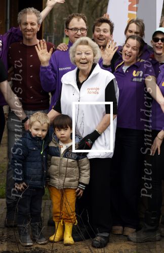 Utrecht 15 maart 2024
 Prinses Beatrix doet vrijwilligerswerk in een stadsboerderij tijdens de twintigste editie van NLdoet, de grootste vrijwilligersactie van Nederland
