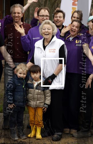 Utrecht 15 maart 2024
 Prinses Beatrix doet vrijwilligerswerk in een stadsboerderij tijdens de twintigste editie van NLdoet, de grootste vrijwilligersactie van Nederland