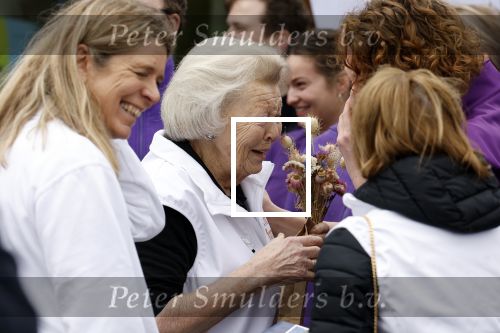 Utrecht 15 maart 2024
 Prinses Beatrix doet vrijwilligerswerk in een stadsboerderij tijdens de twintigste editie van NLdoet, de grootste vrijwilligersactie van Nederland
