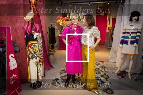 Den Haag 1 maart 2024
Pinses Laurentien en haar dochter prinses Eloise gebben samen een winkel geopend waar ze vintage kleding verkopen . De volledige opbrengst gaat naar div goede doelen .  De winkel heet  My Lima Lima en zit in het centrum van Den Haag.