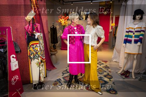 Den Haag 1 maart 2024
Pinses Laurentien en haar dochter prinses Eloise gebben samen een winkel geopend waar ze vintage kleding verkopen . De volledige opbrengst gaat naar div goede doelen .  De winkel heet  My Lima Lima en zit in het centrum van Den Haag.