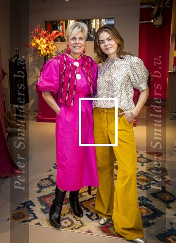 Den Haag 1 maart 2024
Pinses Laurentien en haar dochter prinses Eloise gebben samen een winkel geopend waar ze vintage kleding verkopen . De volledige opbrengst gaat naar div goede doelen .  De winkel heet  My Lima Lima en zit in het centrum van Den Haag.