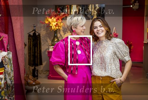 Den Haag 1 maart 2024
Pinses Laurentien en haar dochter prinses Eloise gebben samen een winkel geopend waar ze vintage kleding verkopen . De volledige opbrengst gaat naar div goede doelen .  De winkel heet  My Lima Lima en zit in het centrum van Den Haag.