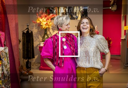 Den Haag 1 maart 2024
Pinses Laurentien en haar dochter prinses Eloise gebben samen een winkel geopend waar ze vintage kleding verkopen . De volledige opbrengst gaat naar div goede doelen .  De winkel heet  My Lima Lima en zit in het centrum van Den Haag.