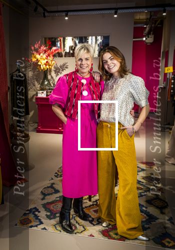 Den Haag 1 maart 2024
Pinses Laurentien en haar dochter prinses Eloise gebben samen een winkel geopend waar ze vintage kleding verkopen . De volledige opbrengst gaat naar div goede doelen .  De winkel heet  My Lima Lima en zit in het centrum van Den Haag.