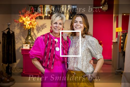 Den Haag 1 maart 2024
Pinses Laurentien en haar dochter prinses Eloise gebben samen een winkel geopend waar ze vintage kleding verkopen . De volledige opbrengst gaat naar div goede doelen .  De winkel heet  My Lima Lima en zit in het centrum van Den Haag.