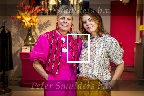 Den Haag 1 maart 2024
Pinses Laurentien en haar dochter prinses Eloise gebben samen een winkel geopend waar ze vintage kleding verkopen . De volledige opbrengst gaat naar div goede doelen .  De winkel heet  My Lima Lima en zit in het centrum van Den Haag.